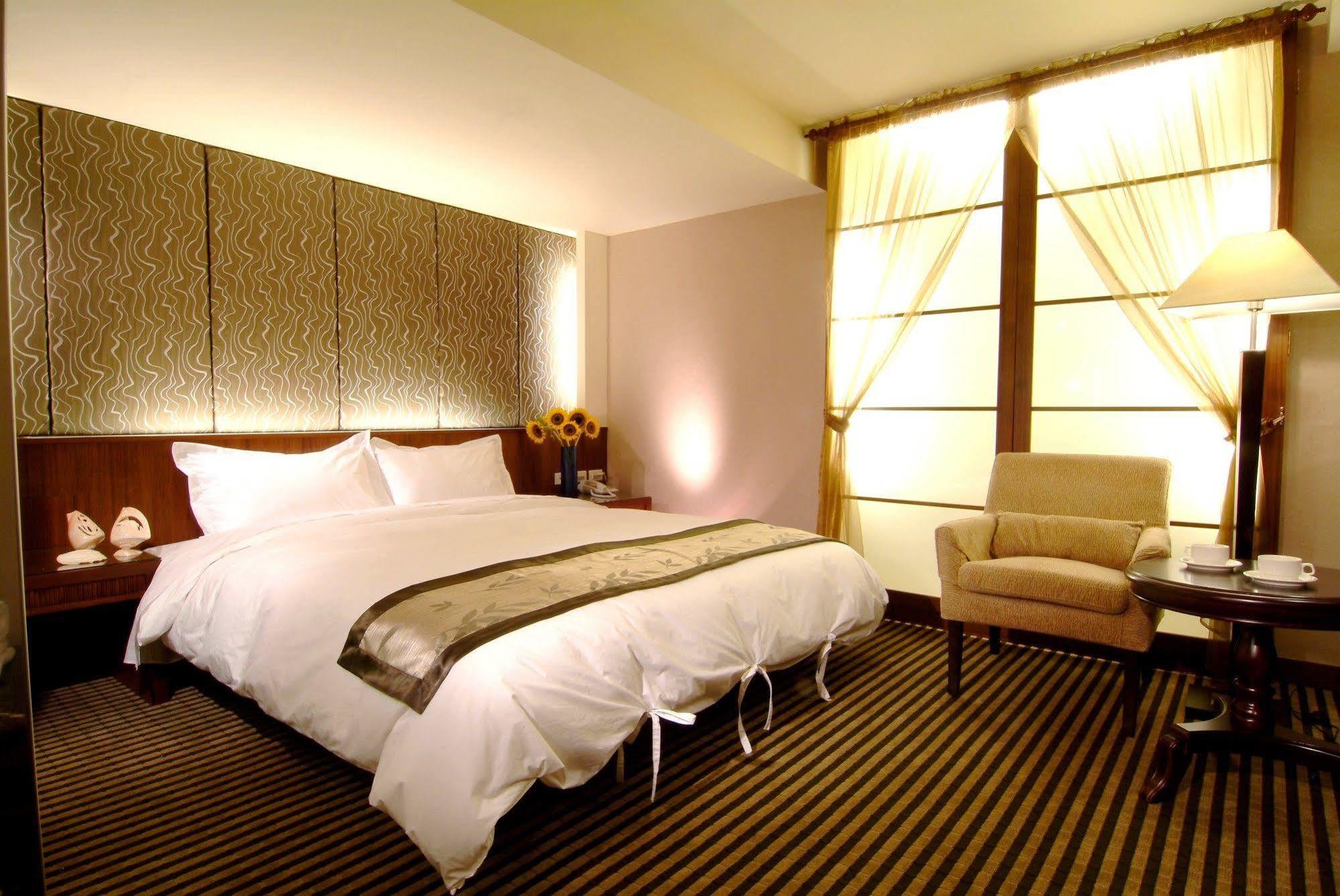 Tapeng Bay Holiday Hotel Donggang Esterno foto