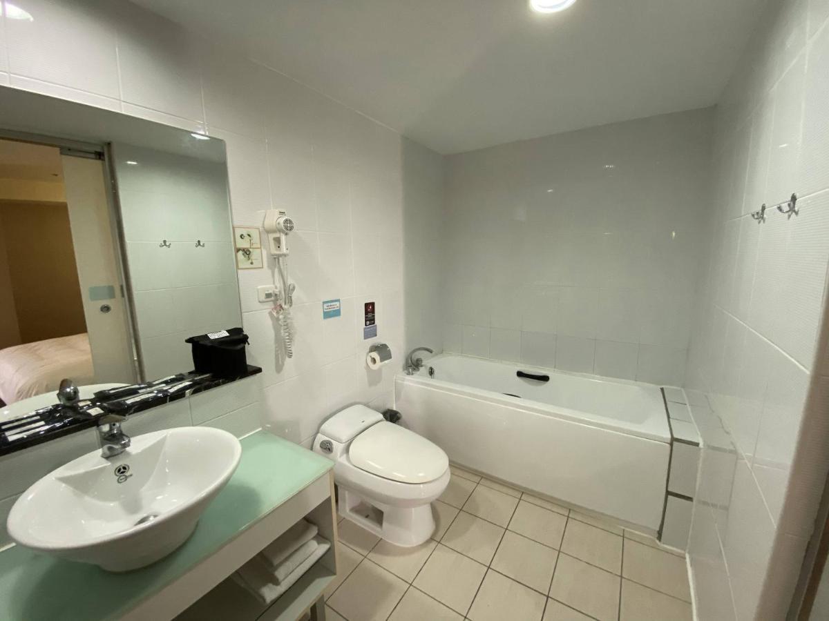 Tapeng Bay Holiday Hotel Donggang Esterno foto